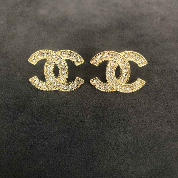 CHANEL STUD EARRINGS (gold)